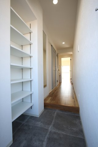 清風マンションの玄関|写真はイメージです。色仕様は現況優先になります。
