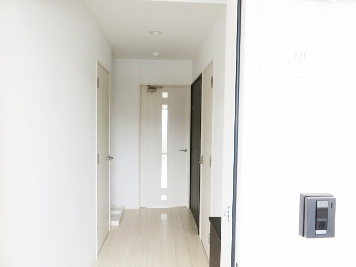 逗子市逗子５丁目の賃貸マンションの玄関
