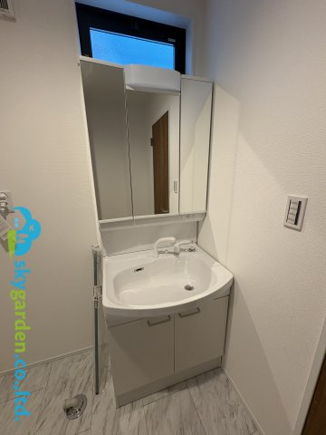 藤沢市本藤沢２丁目　新築戸建　全３棟１号棟の独立洗面台|朝の身支度には欠かせない独立洗面化粧台