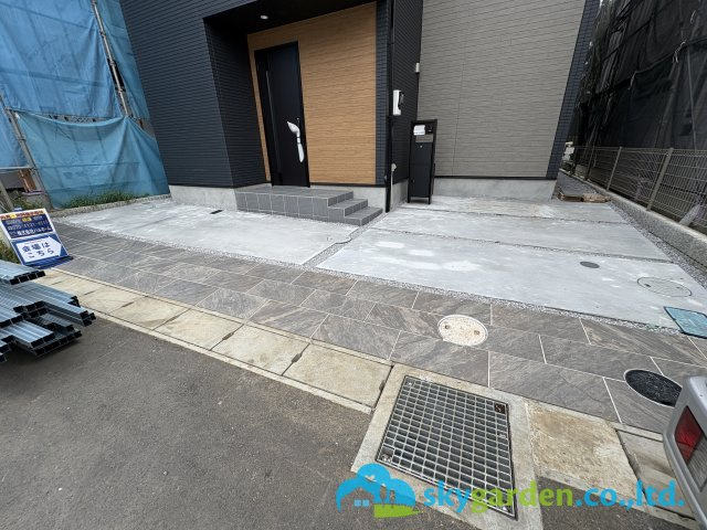 藤沢市本藤沢２丁目　新築戸建　全３棟１号棟の駐車場|車種により２台駐車可能