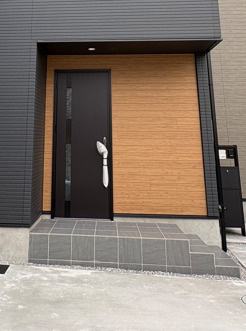 藤沢市本藤沢２丁目　新築戸建　全３棟１号棟の玄関|玄関前の様子