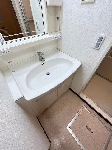 尼崎市昭和通２丁目の賃貸マンションの洗面所