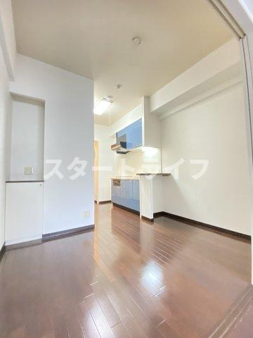 大阪市東淀川区東中島４丁目の賃貸マンションの居間・リビング