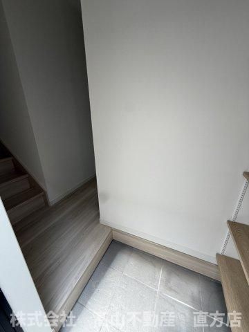 アイナス A棟の玄関