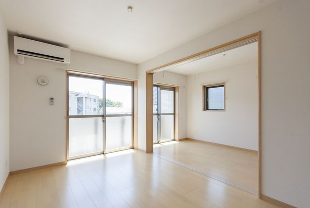 藤沢市城南３丁目の賃貸マンションの居間・リビング|使いやすいリビングになります♪