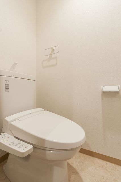 藤沢市城南３丁目の賃貸マンションのトイレ|清潔感のあるトイレです