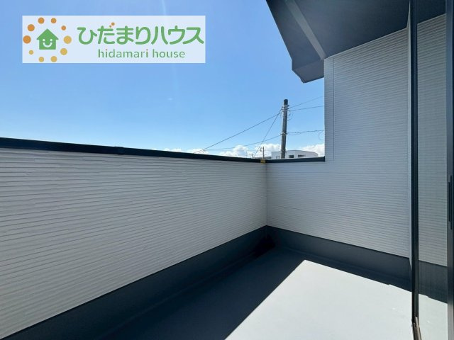 【バルコニー】 | 守谷市本町10期　新築戸建 | 広々としたバルコニー。お洗濯物もぜーんぶ干せちゃいます！！