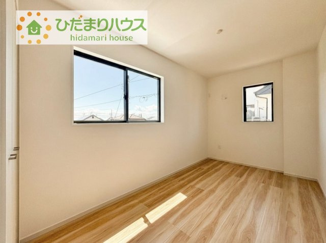 【洋室】 | 守谷市本町10期　新築戸建 | 窓が多く、明るい空間を演出してくれます(*^^*)
