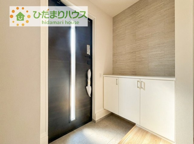 【玄関】 | 守谷市本町10期　新築戸建 | 毎日「行ってきます」「ただいま」をいう玄関は明るく光が差し込みます♪