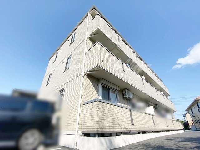 藤沢市鵠沼神明３丁目のアパートの外観