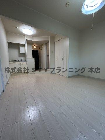 仲介手数料0円！プレズ志賀公園の居間・リビング