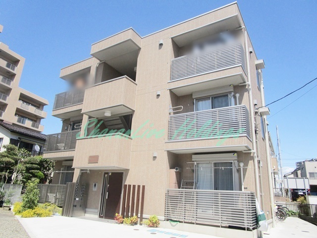 茅ヶ崎市赤松町のアパートの外観