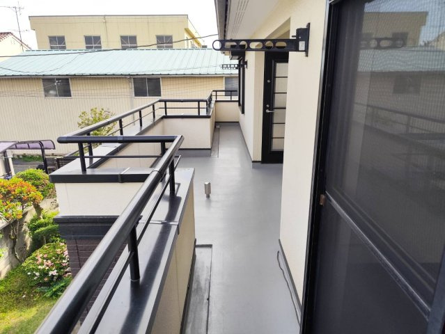 入間市久保稲荷3丁目（2世帯住宅）のバルコニー