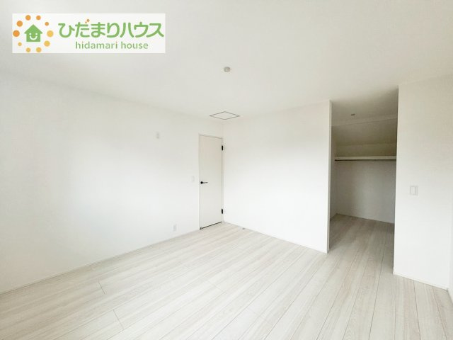 【寝室】 | 牛久市神谷1丁目01期　新築戸建 | 広めの主寝室は、ベッドの他にもパソコンデスクやドレッサーなども置けちゃいます(*^-^*)