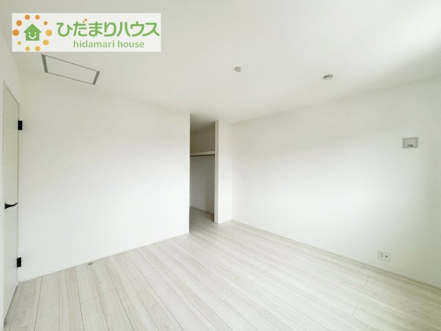 【寝室】 | 牛久市神谷1丁目01期　新築戸建 | バルコニーに面している洋室は、主寝室にどうぞ(^^)/