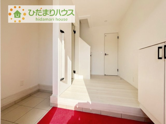 【収納】 | 牛久市神谷1丁目01期　新築戸建 | シューズインクローゼットは、靴以外にもゴルフバックやベビーカーを置くことができ、散らかりがちな玄関もスッキリします。