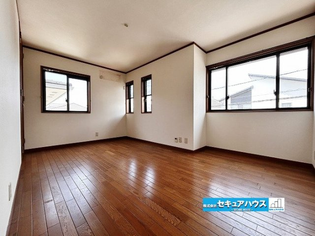 【中古戸建】知多市新知東町1丁目の洋室|【２F洋室８帖】
◆2026年7月ハウスクリーニング予定
◆家族一人ひとりの大切なプライベート空間。趣味に合わせて使って頂けるようシンプルに仕上げてあります。