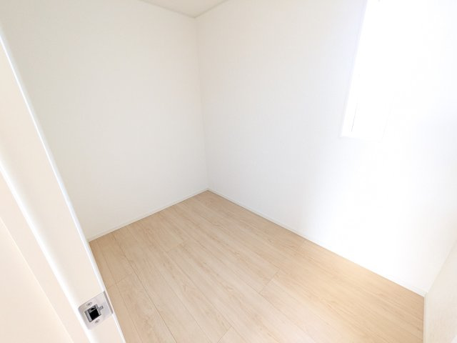 土浦市神立町　第8　新築戸建　1号棟の収納|大容量のクローゼットを完備。衣類から季節家電までスッキリ片付き、空間を有効活用できます。