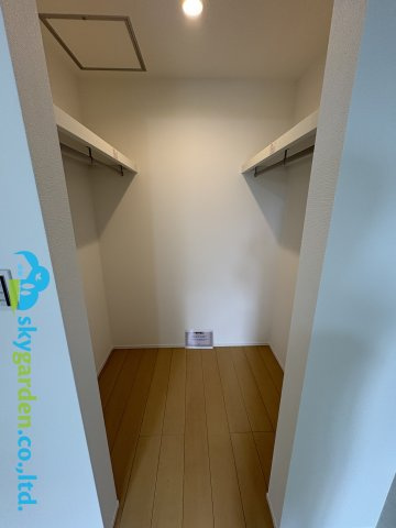 藤沢市本藤沢２丁目　新築戸建　全３棟2号棟の収納|寝室には広いウォークインクロゼット