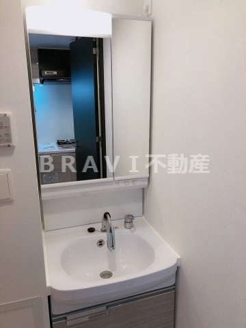 レシオス大阪城公園　BRAVI不動産の独立洗面台|【レシオス大阪城公園】朝の身支度には欠かせない独立洗面化粧台