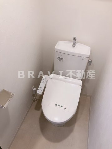 レシオス大阪城公園　BRAVI不動産のトイレ|【レシオス大阪城公園】落ち着いた色調のトイレです