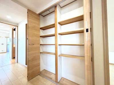 【収納】 | ライオンズマンション上野芝五丁 | 収納スペースを確保し、居住空間をすっきり保てます。