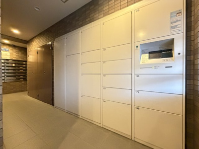 【設備】 | ライオンズマンション上野芝五丁 | 不在時でも荷物の受け取りが可能な宅配ボックスを設置。忙しいご家庭にも嬉しい設備です。