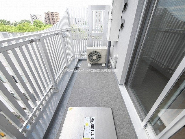 TOPAZ江坂のバルコニー