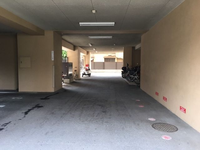 GRANDEUR住吉壱番館の駐車場
