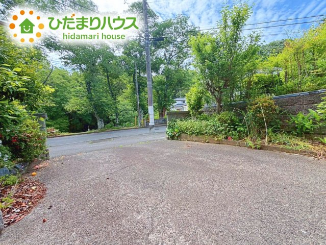 いわき市若葉台　中古戸建の駐車場|マイホームなら駐車場代がかかりません。しかも、自宅の駐車場で洗車ができます！今までコイン洗車に行っていた手間も省けて、節約にもつながります(^^♪