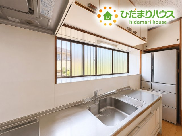 いわき市若葉台　中古戸建のキッチン|お子様とお料理するにもゆとりがあります♪傷がつきにくいのも特徴♪