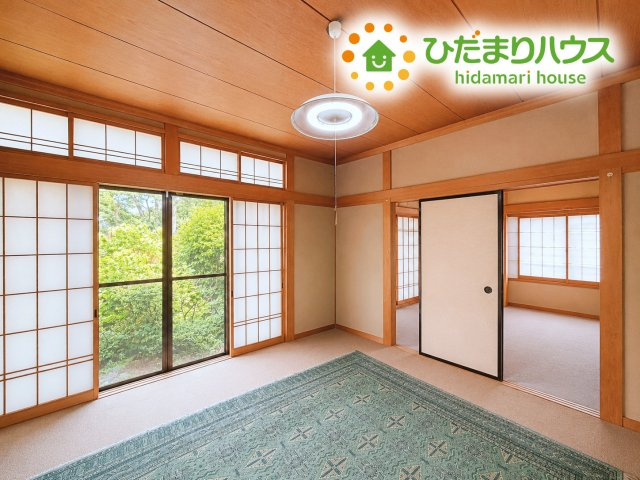 いわき市若葉台　中古戸建の和室|座ったり寝転んだりと、ゆったりくつろげる快適空間。クッション性があるので、お子様の遊び場としても重宝しますね♪