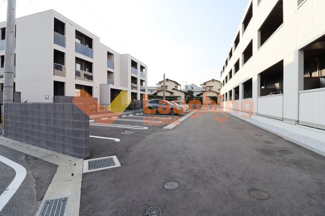 CASTILLOの駐車場|車をお持ちの方に嬉しい駐車場付きの物件です