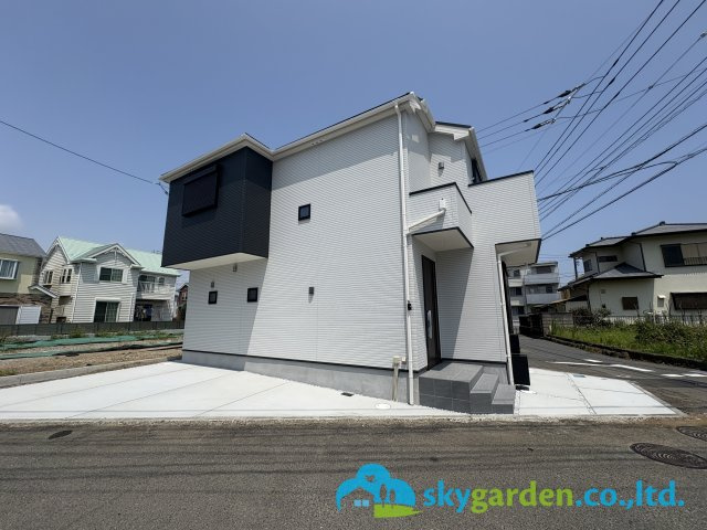 茅ヶ崎市浜之郷３期　新築戸建　全１棟の前面道路含む現地写真|日照・開放感良好