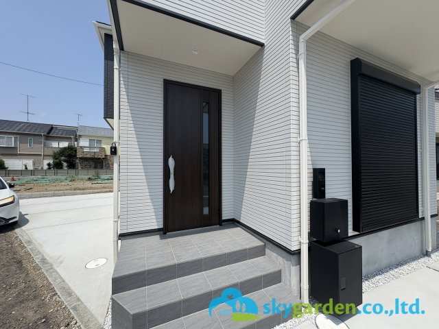 茅ヶ崎市浜之郷３期　新築戸建　全１棟の外観|玄関前の様子