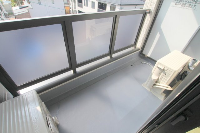 宝塚市口谷西３丁目のアパートのバルコニー