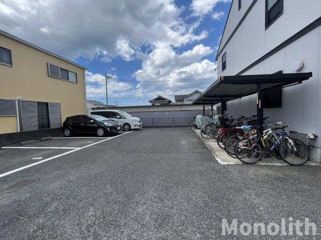 エスポアール北豊中の駐車場