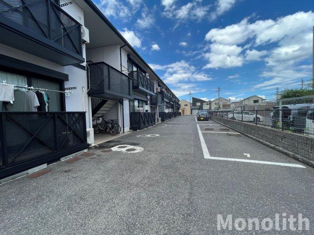 エスポアール北豊中の駐車場
