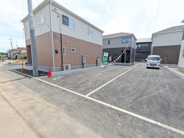 土浦市神立町　第8　新築戸建　3号棟の前面道路含む現地写真|写真だけでは伝わらない快適さを、ぜひ現地で体感しませんか？
即日見学可能です！平日のご案内も可能です♪
お気軽にお問合せまたはお電話ください！
0297-86-8370まで【リアライズ不動産】