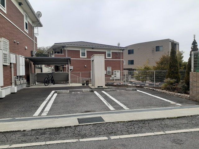 サンハイツ北六甲壱番館の駐車場