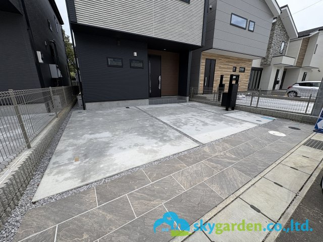 藤沢市本藤沢２丁目　新築戸建　全３棟3号棟の駐車場|車種により２台駐車可