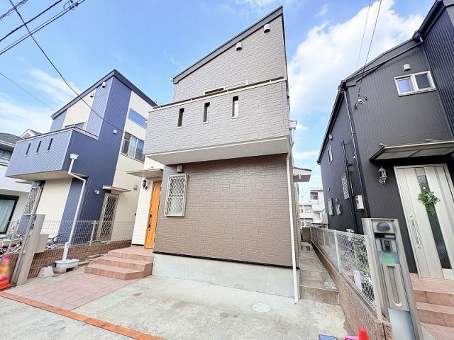 【外観】 | 練馬区西大泉4丁目　中古一戸建住宅　(保谷店) | 教育施設や商業施設が近くに揃い暮らしに便利なロケーション。