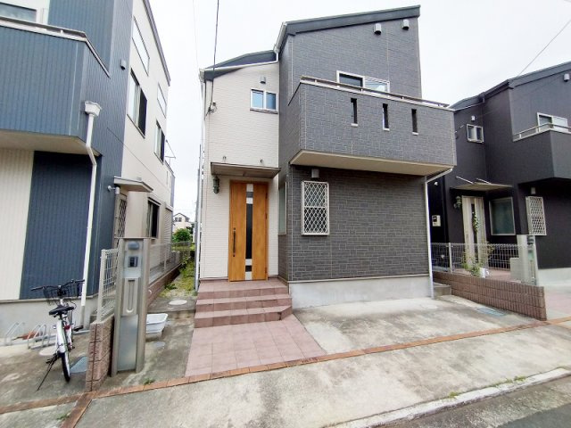 【外観】 | 練馬区西大泉4丁目　中古一戸建住宅　(保谷店) | 引渡しから2年間の「契約不適合責任」がございます。(宅内への雨漏り、シロアリ被害、主要な構造部位の腐食、給排水管の故障、土地の埋蔵物)