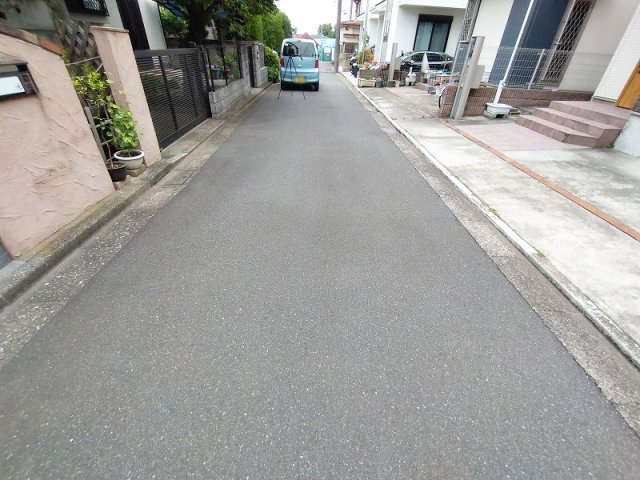 【前面道路含む現地写真】 | 練馬区西大泉4丁目　中古一戸建住宅　(保谷店) | 小学校まで徒歩7分なのでお子様の登下校も安心です。