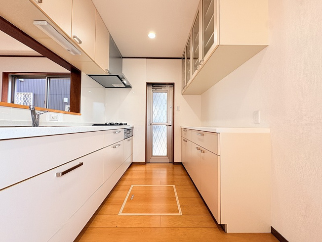 【キッチン】 | 練馬区西大泉4丁目　中古一戸建住宅　(保谷店) | 勝手口が設置されている為、家事動線良好！換気もしやすく便利です。