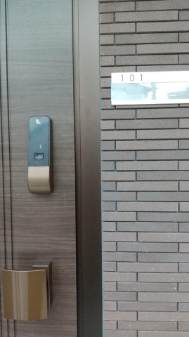 世田谷区経堂３丁目のアパートの玄関