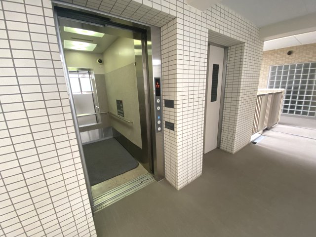 エレベーターは2基あります。