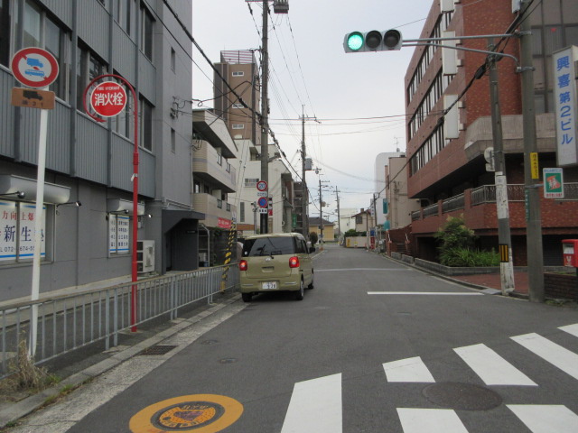 高槻市野見町のビル