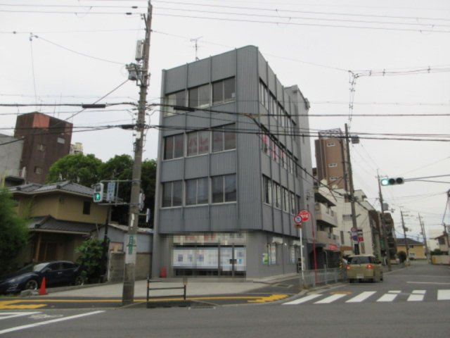 高槻市野見町のビル