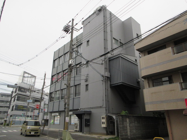 高槻市野見町のビル